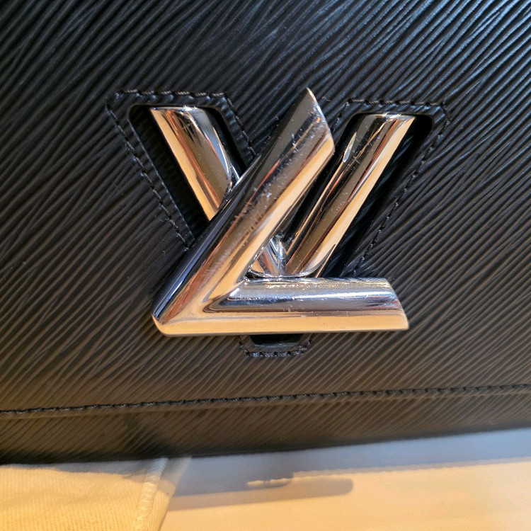 루이비통 트위스트 MM 블랙 에피 가죽 은장--2