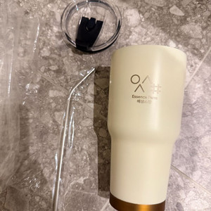 [ 미사용 새제품] 보온보냉 대형 진공 텀블러 및 스테인레스 빨대 세트