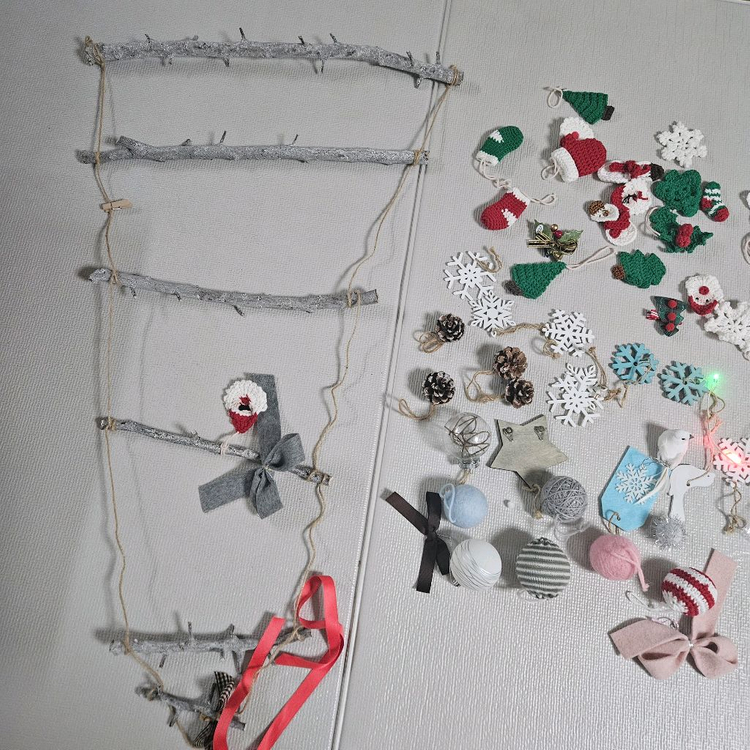 겨울 크리스마스 벽걸이 트리 + 장식 소품 오너먼트--1
