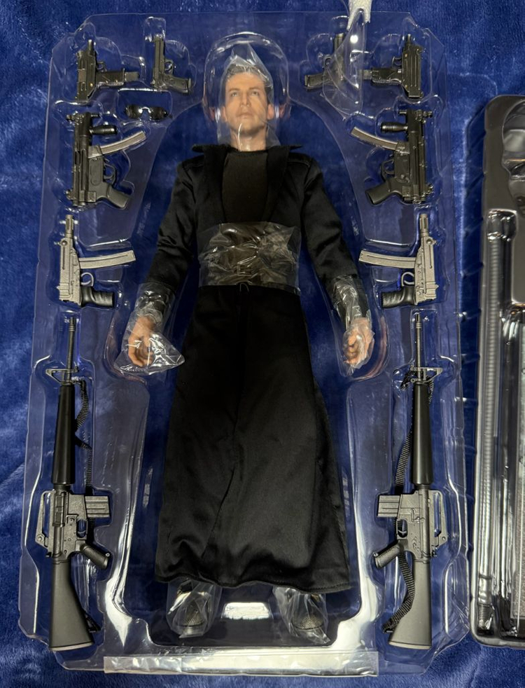 핫토이 매트릭스1 네오 키아누 리브스 12인치 피규어 단순 개봉품 판매합니다.--0