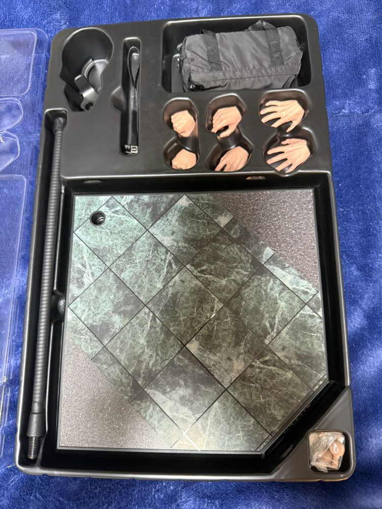 핫토이 매트릭스1 네오 키아누 리브스 12인치 피규어 단순 개봉품 판매합니다.--3