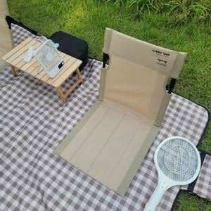 어반러쉬 폴딩 플로어 캠핑 체어 카키,블랙