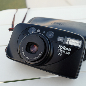 니콘 AF ZOOM 100 컴팩트카메라 팝니다(신품 베터리,전용케이스 포함)