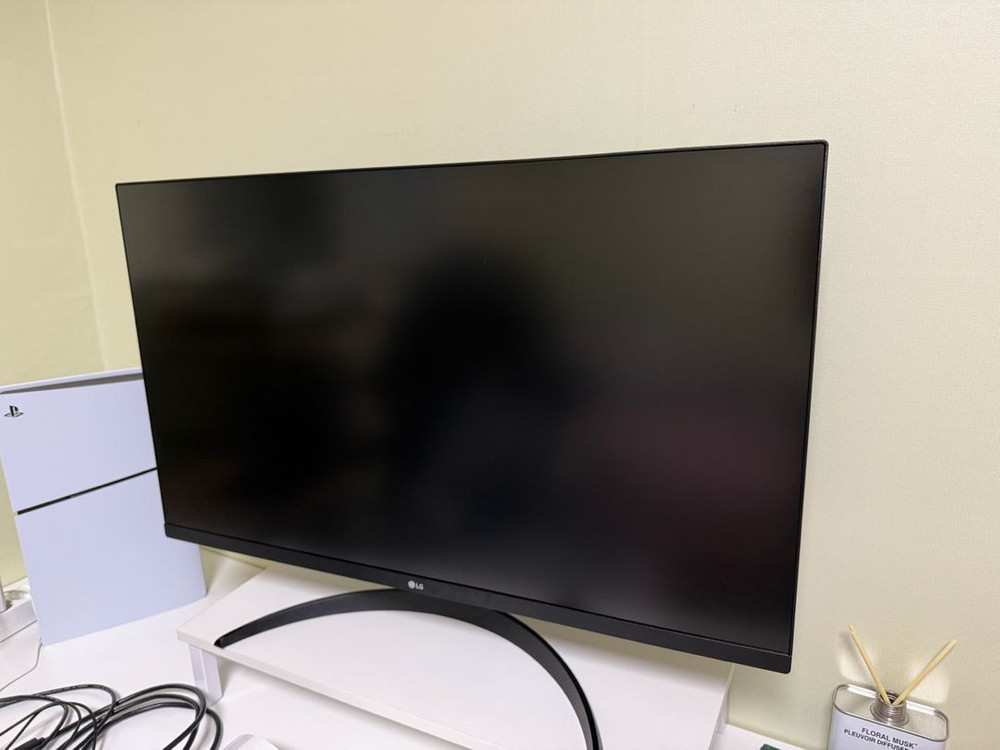 플스5 슬림 1TB 디지털 에디션 + LG전자 4k UHD모니터 **박스 없습니다** 60Hz--5