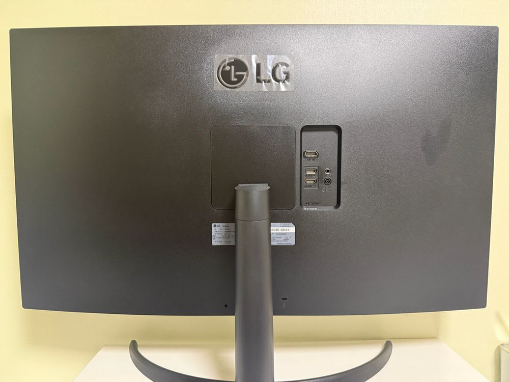 플스5 슬림 1TB 디지털 에디션 + LG전자 4k UHD모니터 **박스 없습니다** 60Hz--6