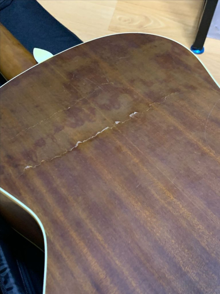 클래식 기타 판매합니다.--1