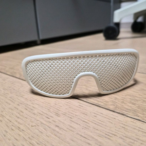 놀 줄 아는 녀석들은 다 갖고 있다는 타공 선글라스