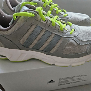 아디다스 운동화 팝니다.(새상품)