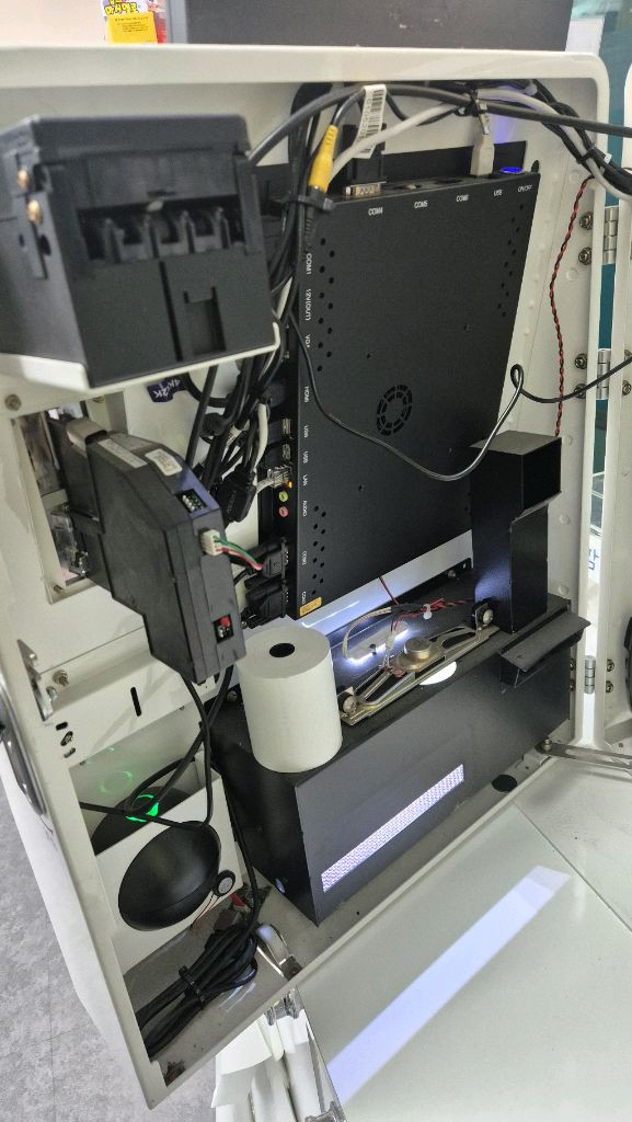 오더퀸 현금 카드 겸용 키오스크 무인매장용--1