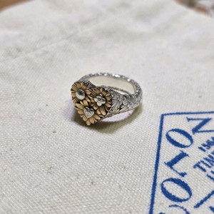 콜로니스트 sprig in my heart 반지 팝니다. (상태 A++)