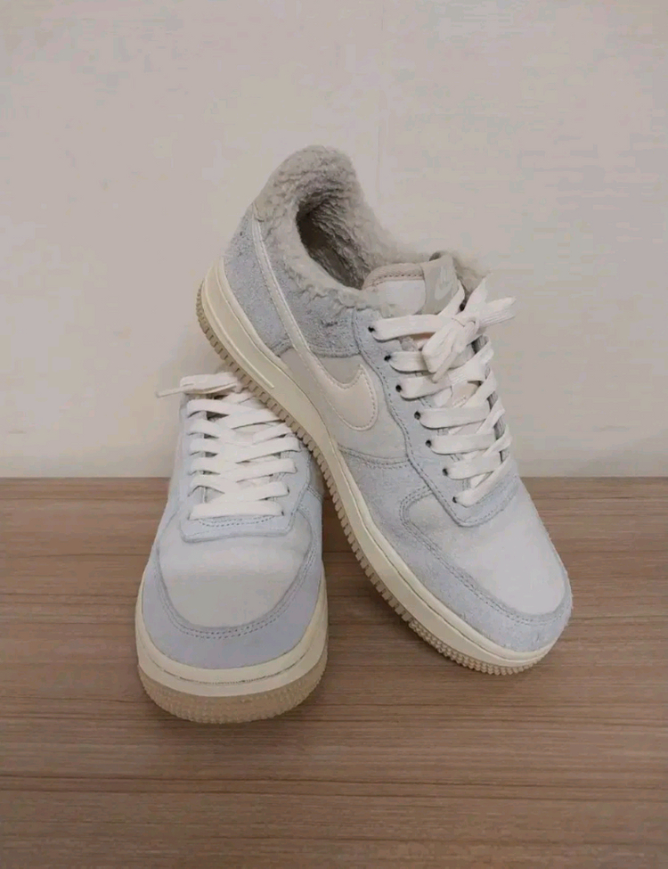 여성 나이키 에어포스 LV8 포톤 더스트 캐시미어 플리스 운동화 (240--1