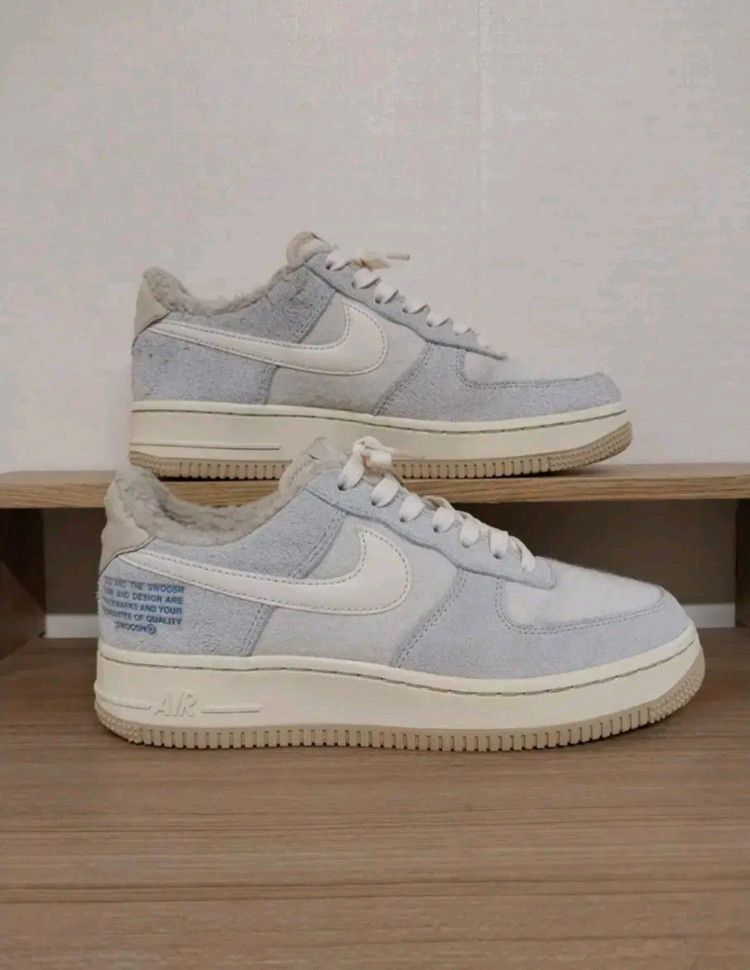 여성 나이키 에어포스 LV8 포톤 더스트 캐시미어 플리스 운동화 (240--4