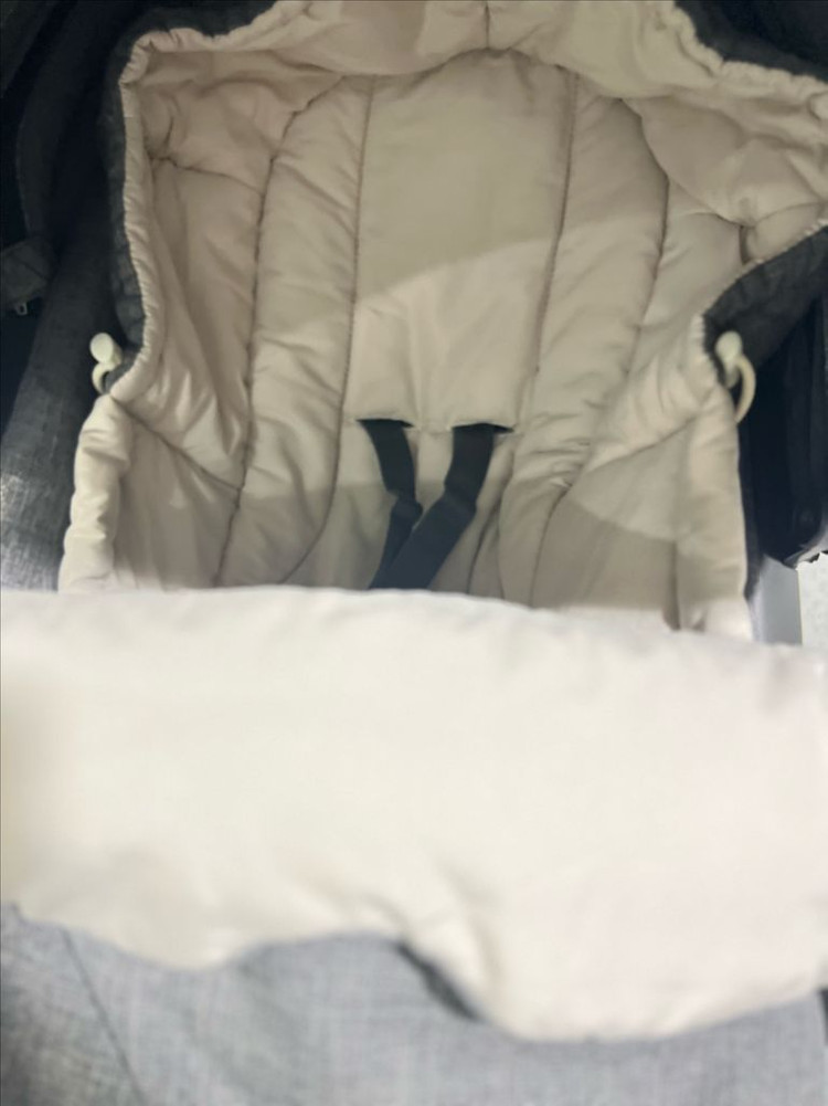 스토케 크루시 디럭스 유모차 이미지