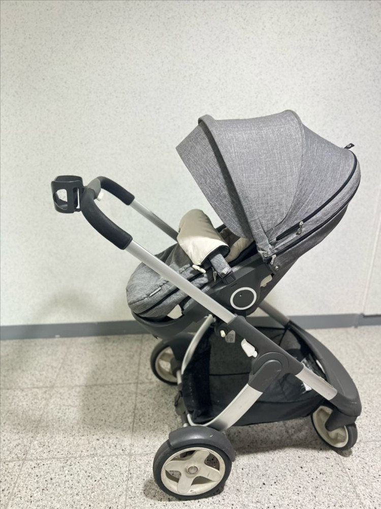 스토케 크루시 디럭스 유모차 이미지