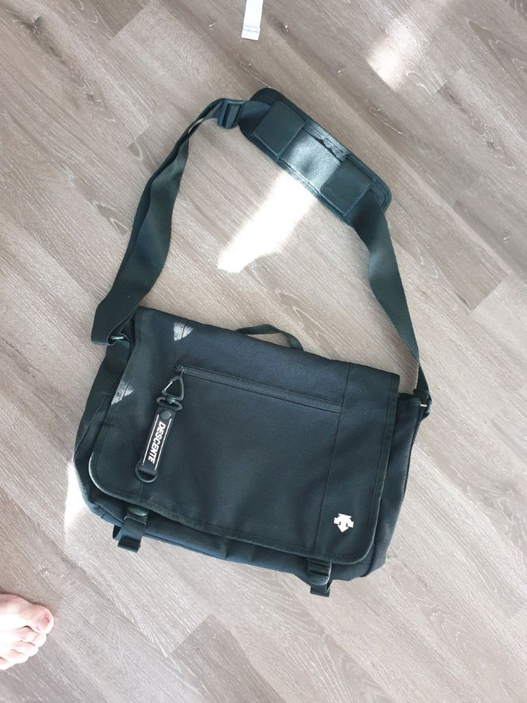 데상트 메신저백 크로스백--4