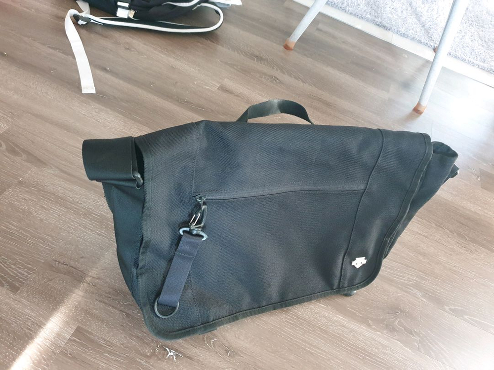 데상트 메신저백 크로스백--8