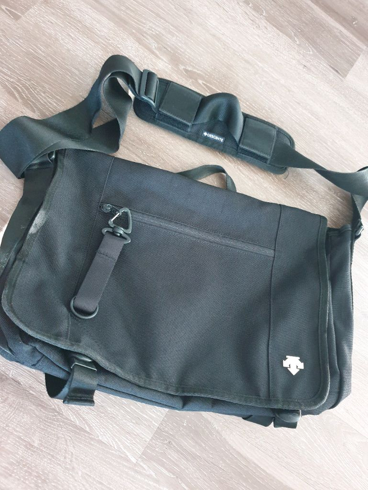 데상트 메신저백 크로스백--9