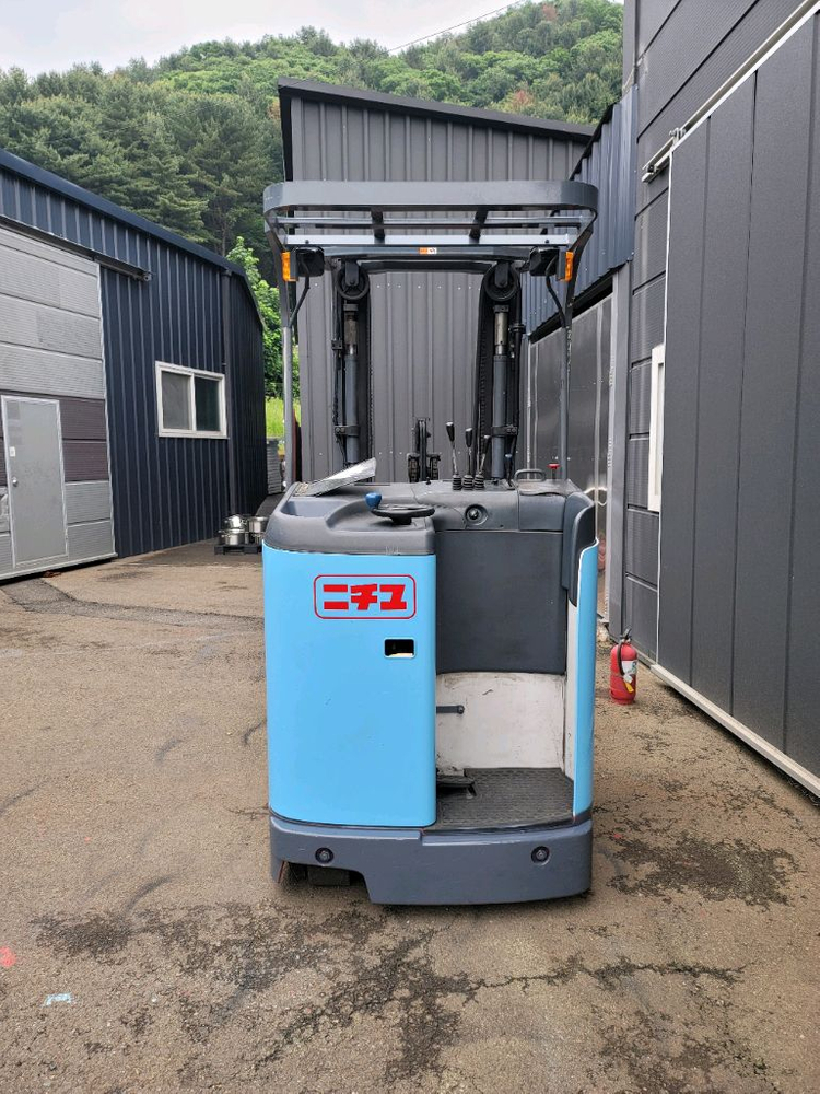 신차급 니찌유 1.8톤 5M3단 입식지게차 판매--2