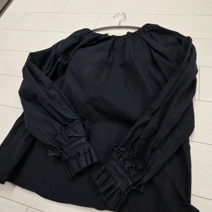 펜디 프릴 블라우스