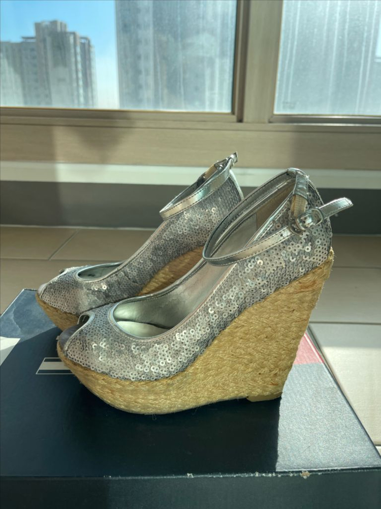 게스 실버 스팽글 웨지힐 235mm--0