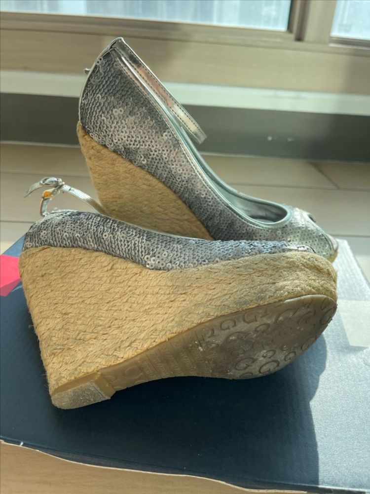 게스 실버 스팽글 웨지힐 235mm--2