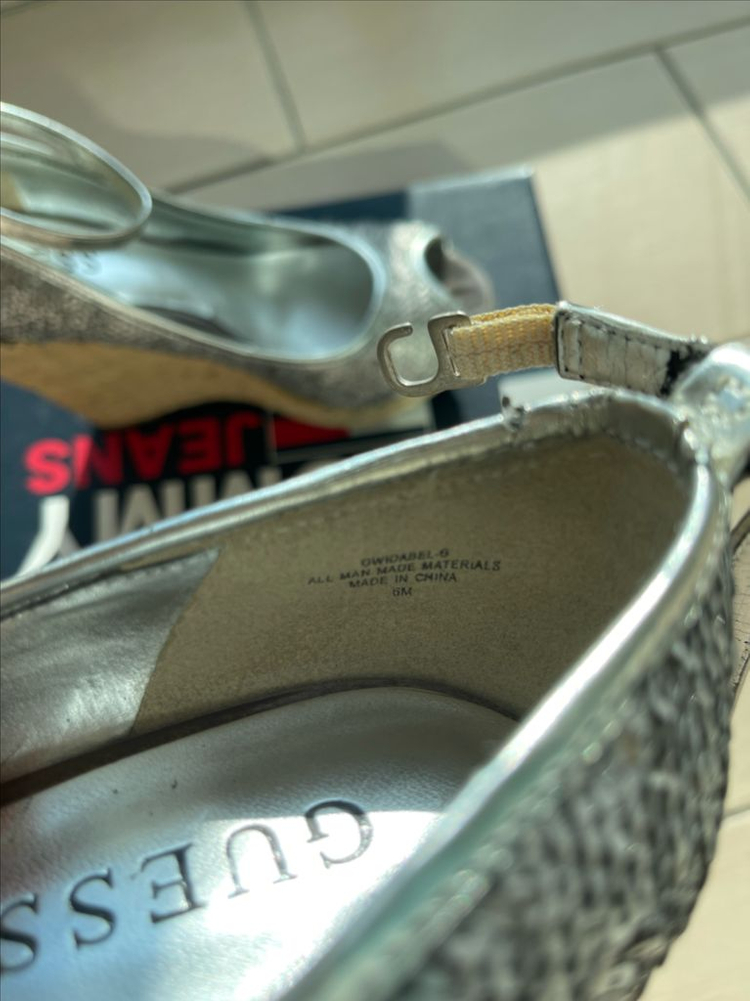 게스 실버 스팽글 웨지힐 235mm--3