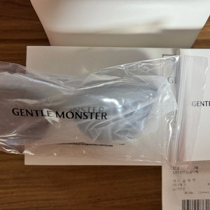 젠틀몬스터 바이 KC2 새제품 판매합니다.