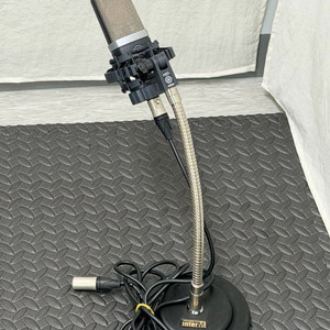 AKG c214 스탠드 마이크