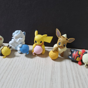 포켓몬스터 털실 가챠, 피규어 (피카츄 이브이 식스테일 따라큐 냐오볼) 이미지