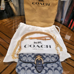 코치 클레오 숄더백 17 시그니처 샴브레이