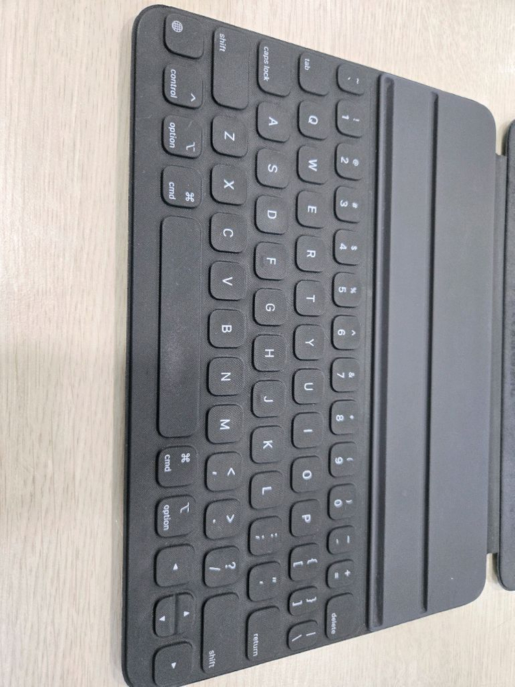 아이패드 프로 11인치용 스마트키보드 폴리오--1