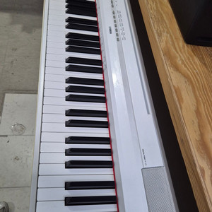 디지털피아노 YAMAHA P-115(흰색 white) 88건반 / 나무판 포함 40만원 / 직거래 / 의정부 이미지