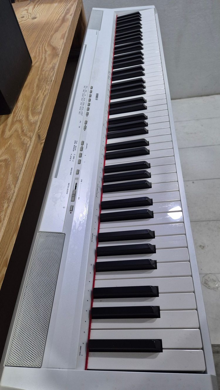 디지털피아노 YAMAHA P-115(흰색 white) 88건반 / 나무판 포함 40만원 / 직거래 / 의정부 이미지