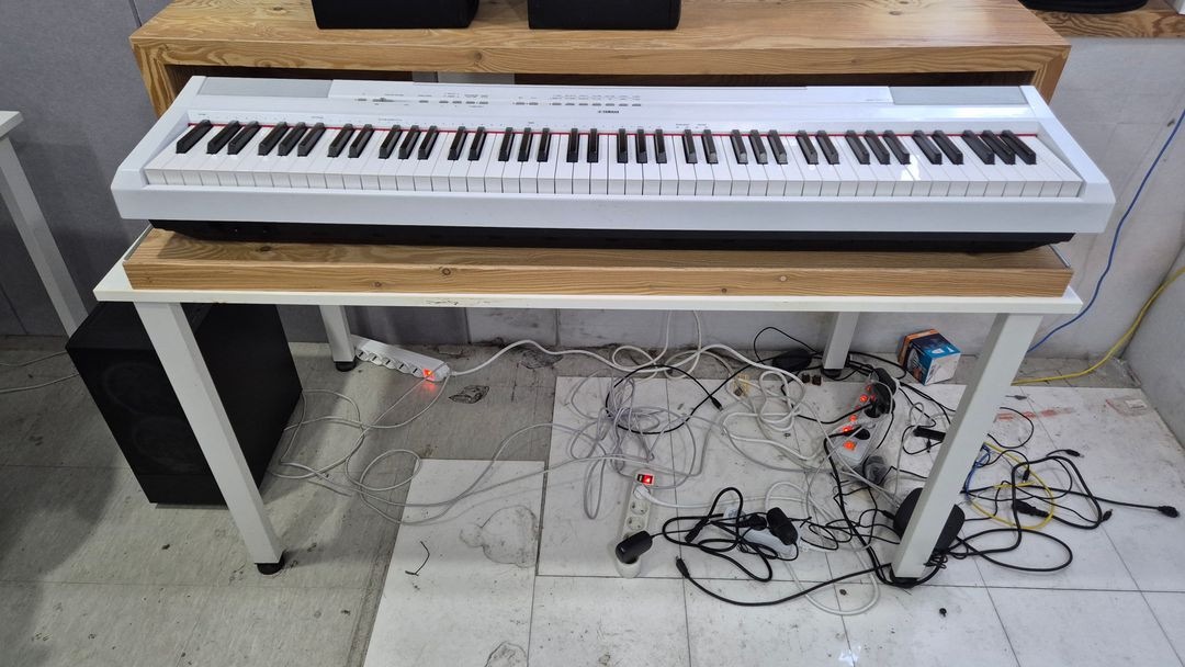 디지털피아노 YAMAHA P-115(흰색 white) 88건반 / 나무판 포함 40만원 / 직거래 / 의정부 이미지