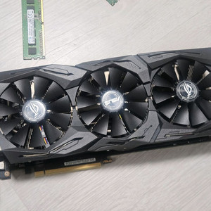 지포스 RTX 2060SUPER ASUS ROG STRIX 그래픽카드