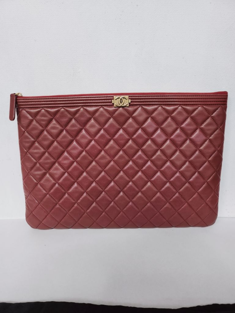 샤넬 버건디 램스킨 보이 금장 클러치백 라지 이미지
