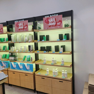 이니스프리 화장품 판매대 이미지