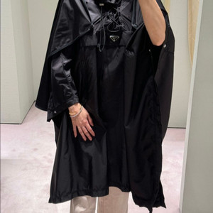 프라다 블랙 후드 판초 바람막이 새상품36