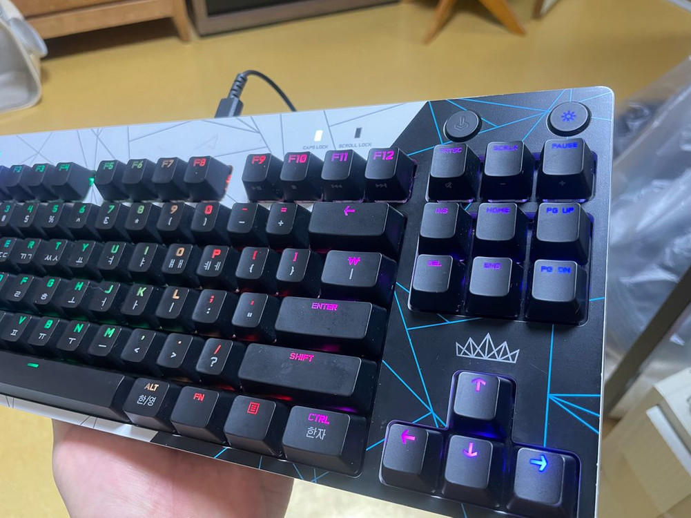 로지텍 G프로 롤 KDA에디션 텐키리스 게이밍 키보드--4