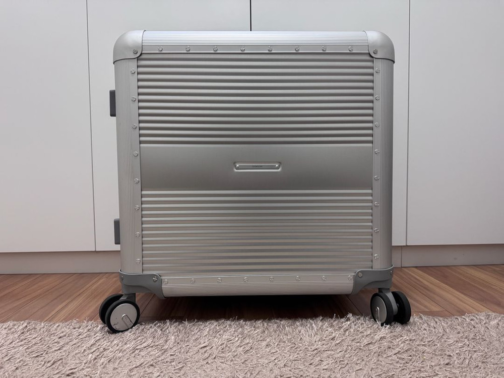 [실사용1회] 로우로우 R 트렁크 알루미늄 캐리어 (24인치/91리터/실버)--1