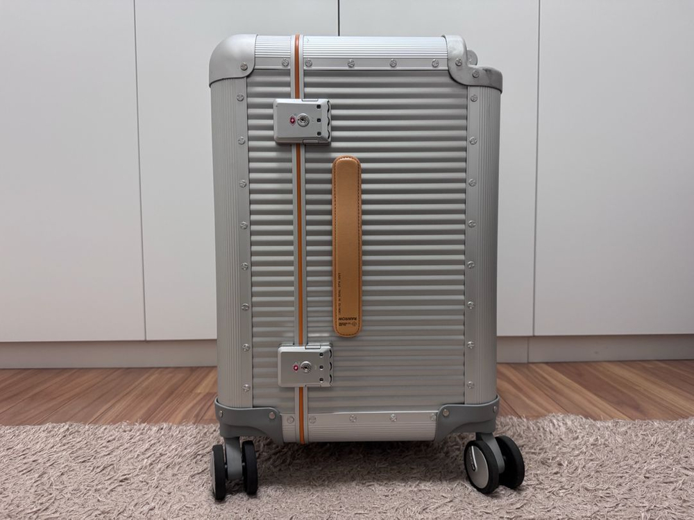 [실사용1회] 로우로우 R 트렁크 알루미늄 캐리어 (24인치/91리터/실버)--2