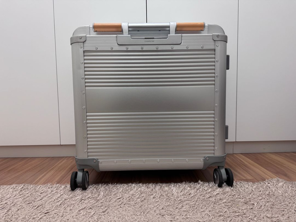 [실사용1회] 로우로우 R 트렁크 알루미늄 캐리어 (24인치/91리터/실버)--4