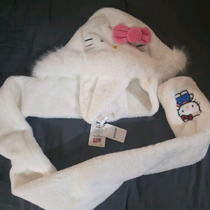 헬로키티 털모자 판매합니다!!