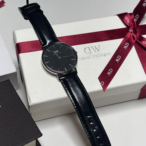 다니엘 웰링턴 블랙 가죽 시계