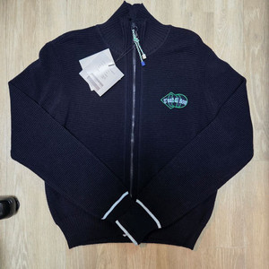 럭키슈에뜨 니트집업