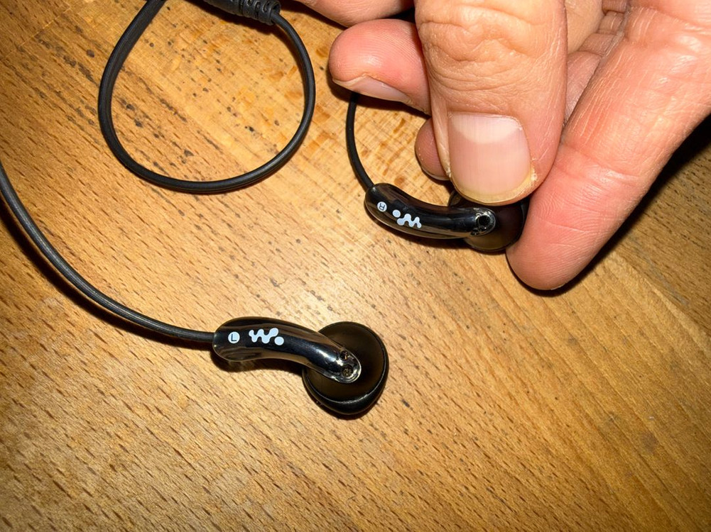 소니 CD 워크맨 D-NE730LS--5