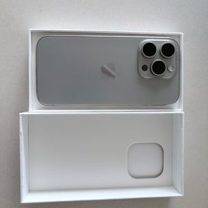 아이폰 15프로 256GB 네츄럴 티타늄 리퍼 후 미사용(애케플 ~26.12.30)