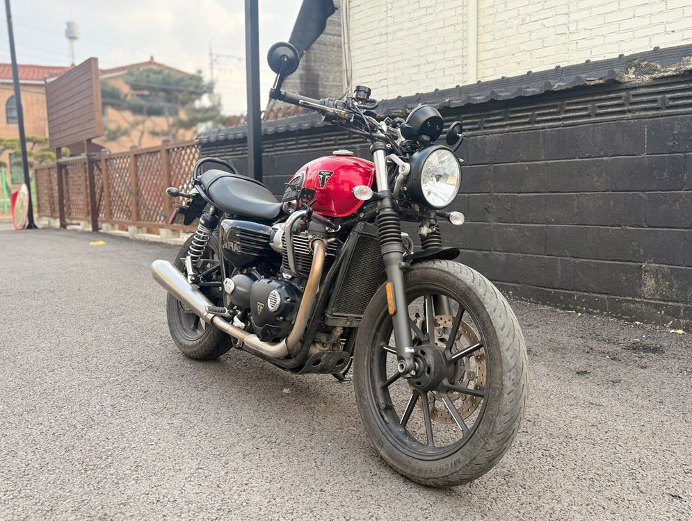 트라이엄프 스피드트윈900 23년식 준신차급 이미지