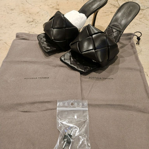 보테가 베네타 인트레치아토 뮬 샌들 나파 미착용 새상품 사이즈 40