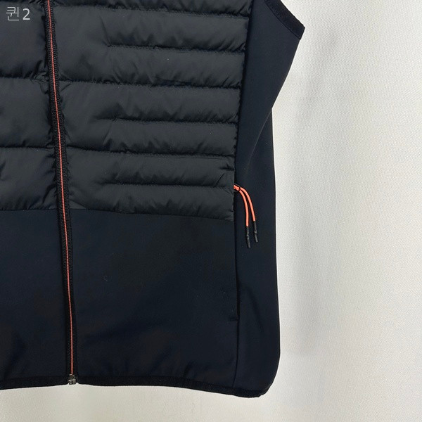 아이더 여자 경량 패딩조끼 검정 90 S WIE 이미지